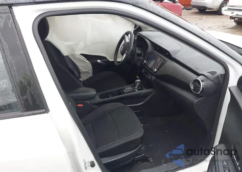 2021 Nissan Kicks Sv Xtronic Cvt z USA, uszkodzony, nr VIN 3N1CP5CV2ML566167